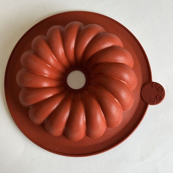 Smartware Silicon Bakewear Round Bundt Pan Never Used - Picture 5 of 5